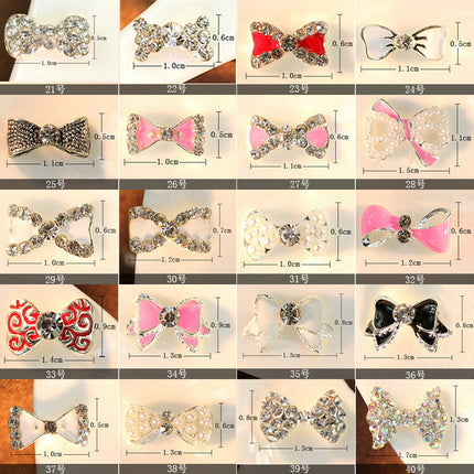 ネイル用パーツ メタルパーツ　ネイルアート　王冠　デコパーツ　カメリアパーツ　2個入