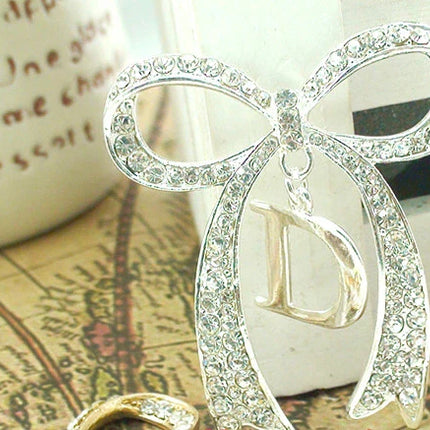 リボン・アルファベット　D　ハンドメイドパーツ・アクセサリー・デコパーツ　デコ電パーツ　スワロフスキー・金属カメリアパーツ ・1個