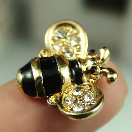 蜂・はち・ハンドメイドパーツ・アクセサリー・デコパーツ・スワロフスキー ・金属カメリアパーツ ・1個