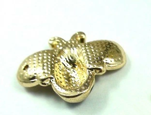 蜂・はち・ハンドメイドパーツ・アクセサリー・デコパーツ・スワロフスキー ・金属カメリアパーツ ・1個